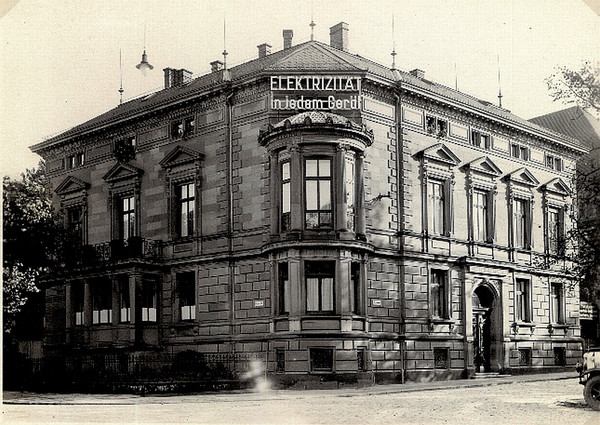 Die Hauptverwaltung des Elektrizitätswerks Heilbronn, Allee 20, um 1940
(Archiv ZEAG)