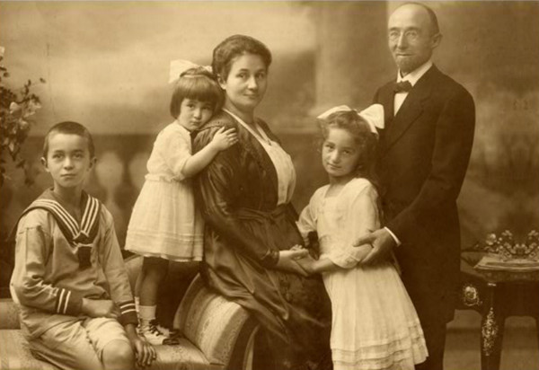 Berthold und Franziska Heilbronner, geborene Rosenstein, mit ihren Kindern.
(Stadtarchiv Heilbronn)