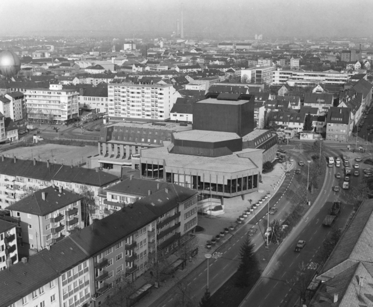 Das neue Stadttheater; 1982 (Stadtarchiv Heilbronn F001F-198202086) Das neue Stadttheater; 1982
(Stadtarchiv Heilbronn)