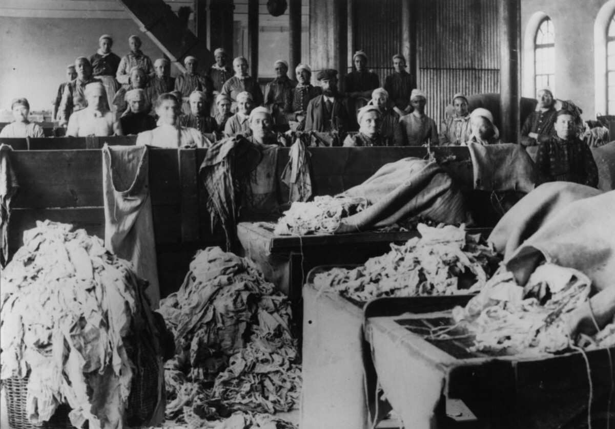 Lumpensortiersaal der Papierfabrik Gebrüder Rauch um 1900 (Stadtarchiv Heilbronn) Lumpensortiersaal der Papierfabrik Gebrüder Rauch um 1900 (Stadtarchiv Heilbronn)
