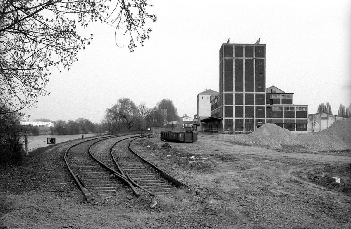 Gleisende an Stammgleis IV beim Kaiser's Turm, 2003 (Foto Stadtarchiv Heilbronn) Gleisende an Stammgleis IV beim Kaiser's Turm, 2003 (Foto Stadtarchiv Heilbronn)