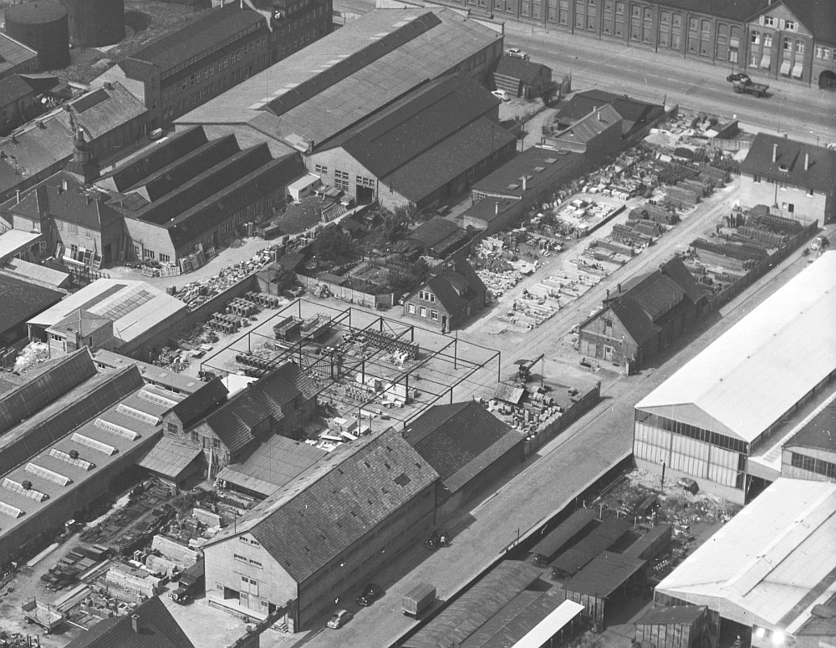 Lagerplatz der Firma Gültig an der Weipertstraße, 1957 (Foto Stadtarchiv Heilbronn) Lagerplatz der Firma Gültig an der Weipertstraße, 1957 (Foto Stadtarchiv Heilbronn)