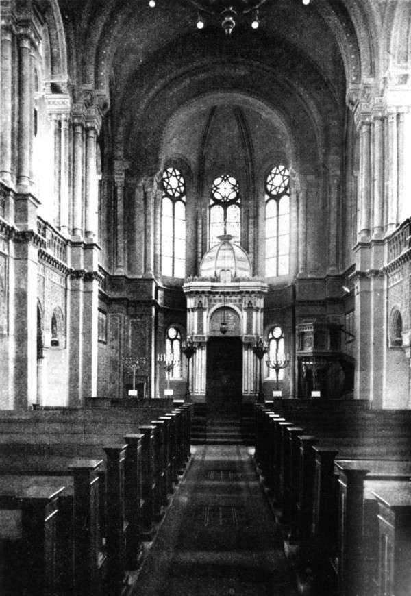 Synagoge - Innenansicht: Blick zum Toraschrein, 1925 (Foto Stadtarchiv Heilbronn)