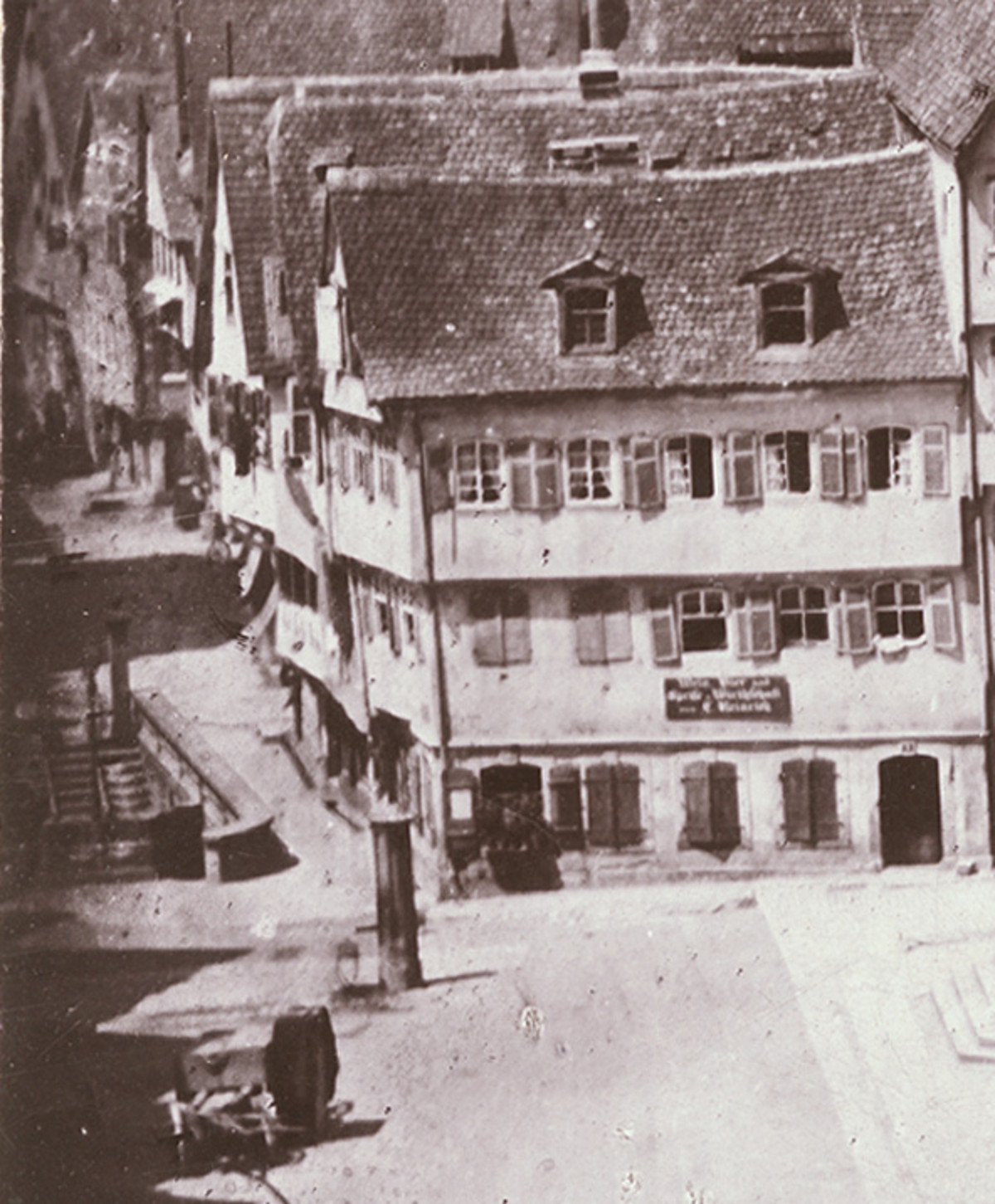 Der Siebenröhrenbrunnen in der Kirchbrunnenstraße 1865.
(Stadtarchiv Heilbronn)