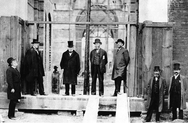 Adolf Cluss (3. von rechts) auf der Baustelle des National Museum in Washington; 1879
(Stadtarchiv Heilbronn)