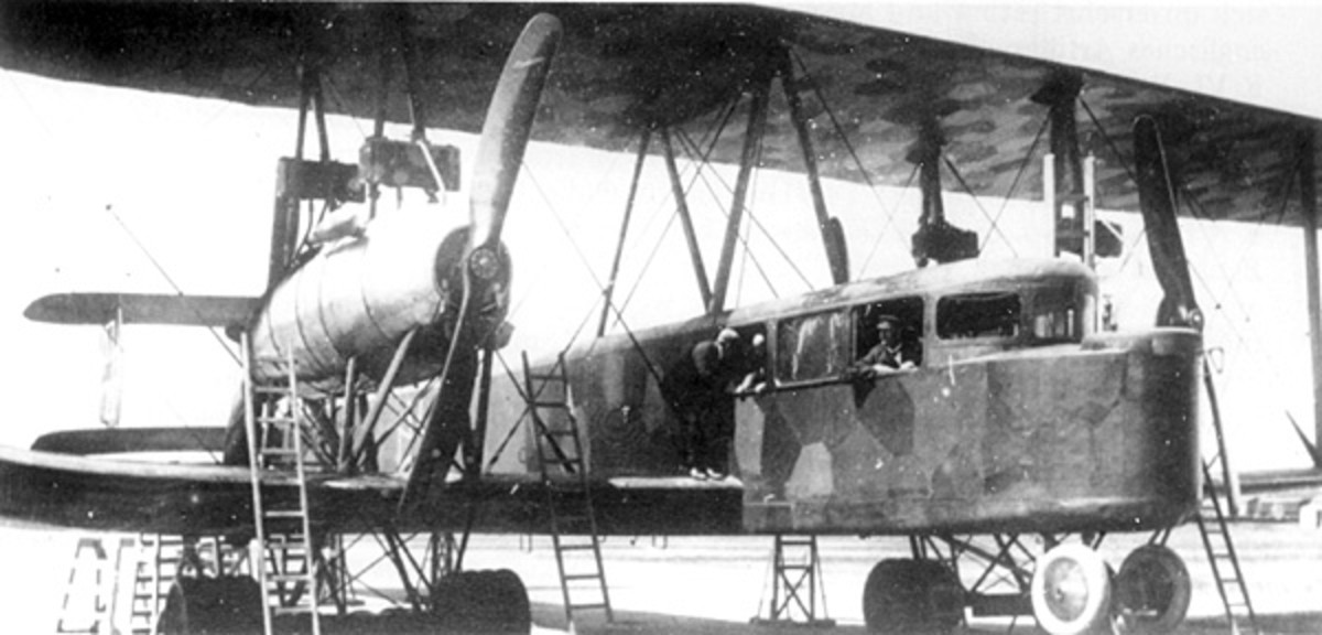 Das Riesenflugzeug Staaken R VI 25/16, von dem eine kleine Serie von 18 Maschinen gebaut wurde. Es war 17,7 m lang und hatte eine Spannweite von 33, 36 m. (Stadtarchiv Heilbronn) Das Riesenflugzeug Staaken R VI 25/16, von dem eine kleine Serie von 18 Maschinen gebaut wurde. Es war 17,7 m lang und hatte eine Spannweite von 33, 36 m.
(Stadtarchiv Heilbronn)