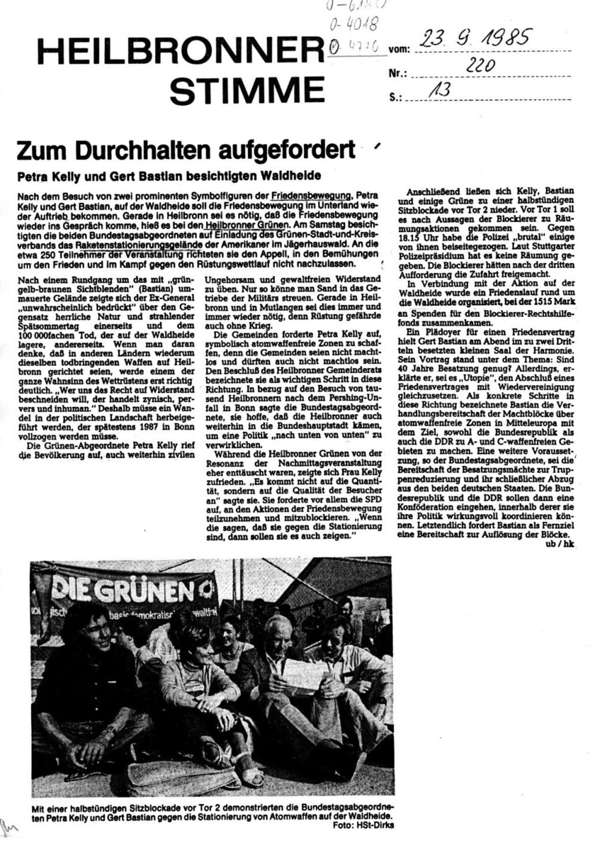 Zum Durchhalten aufgefordert. Petra Kelly und Gert Bastian besichtigten die Waldheide (Heilbronner Stimme Nr. 220 vom 23. September 1985, S. 13)