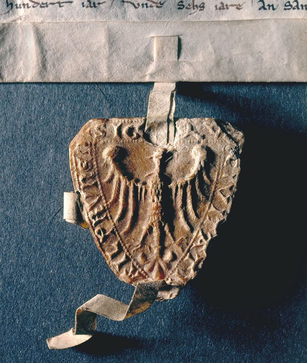 Siegel der Stadt Heilbronn aus dem Jahr 1265. Die Umschrift lautet: "SIGILLUM CIVITATIS HAILPRUNEN" - "civitas" bedeutet "Bürgerschaft" (Foto Stadtarchiv Heilbronn)