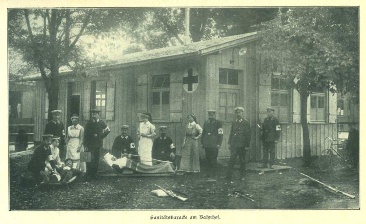 Sanitätsbaracke beim Bahnhof Aus: Erhard von Marchtaler, Kriegschronik des Württembergischen Landesvereins vom Roten Kreuz, Bezirk Heilbronn. Heilbronn 1921