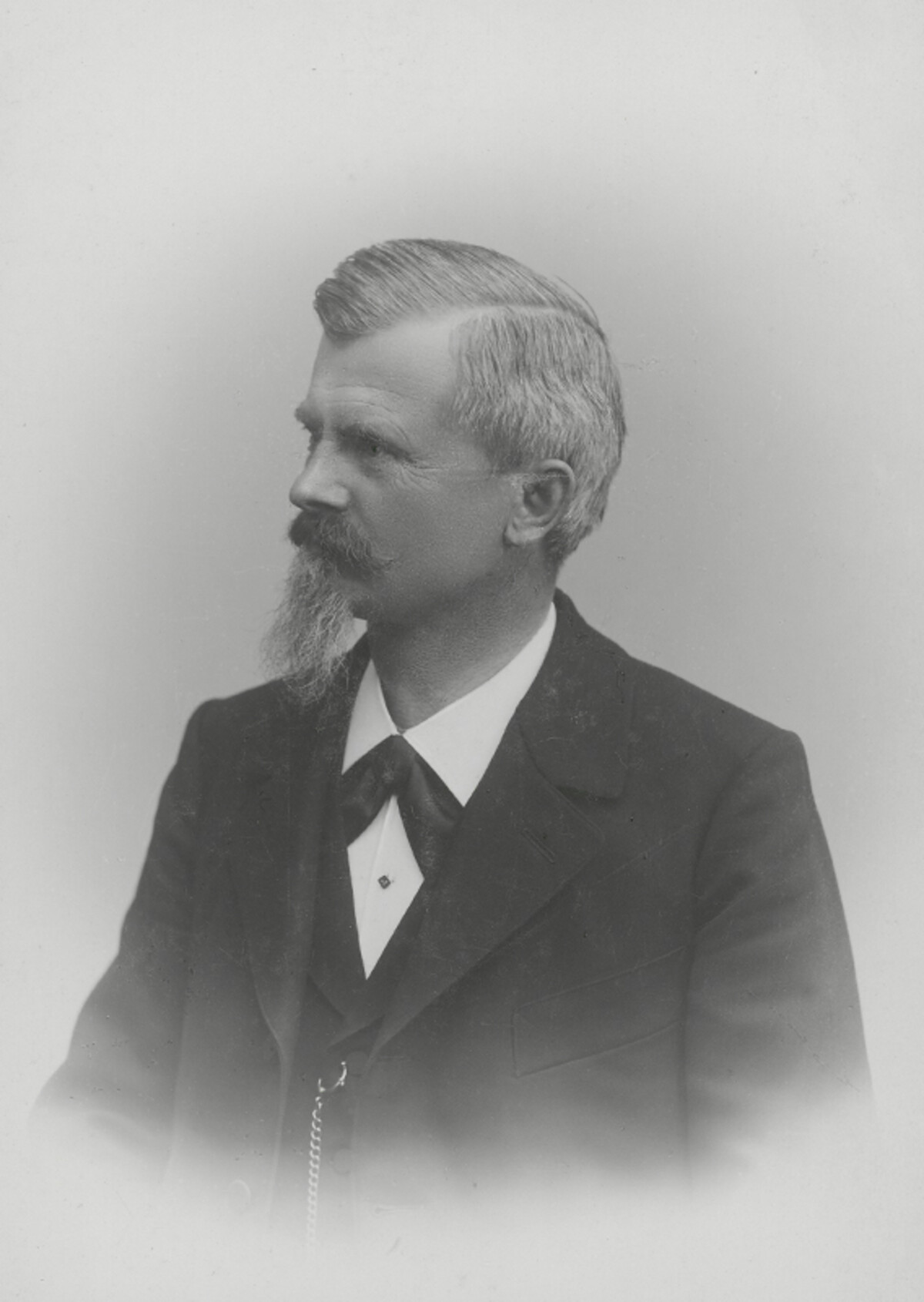 Wilhelm Maybach (1846–1929) (Stadtarchiv Heilbronn) Wilhelm Maybach (1846–1929)
(Stadtarchiv Heilbronn)
