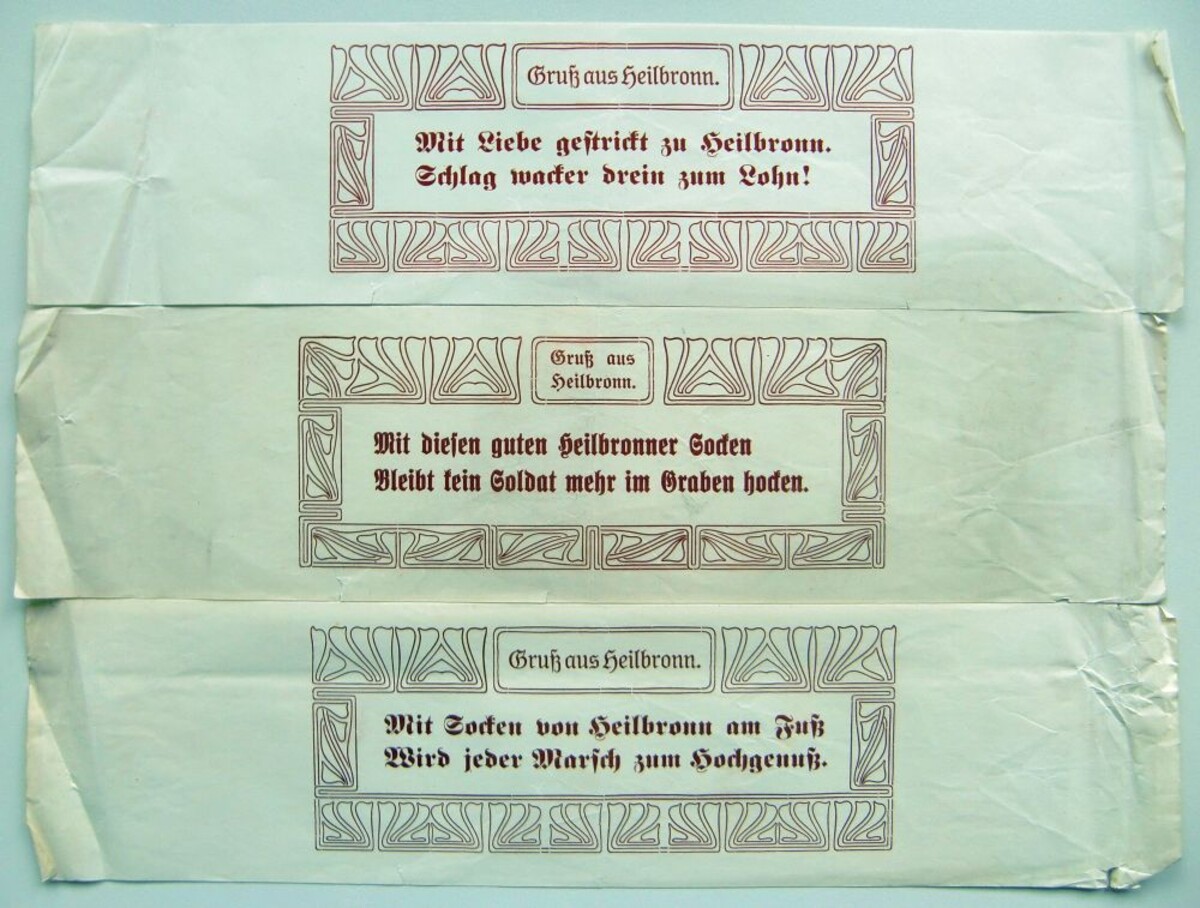Bedruckte Papierbanderole um die gestrickten Socken für die Soldaten (Stadtarchiv Heilbronn D088-4) Bedruckte Papierbanderole um die gestrickten Socken für die Soldaten (Stadtarchiv Heilbronn D088-4)