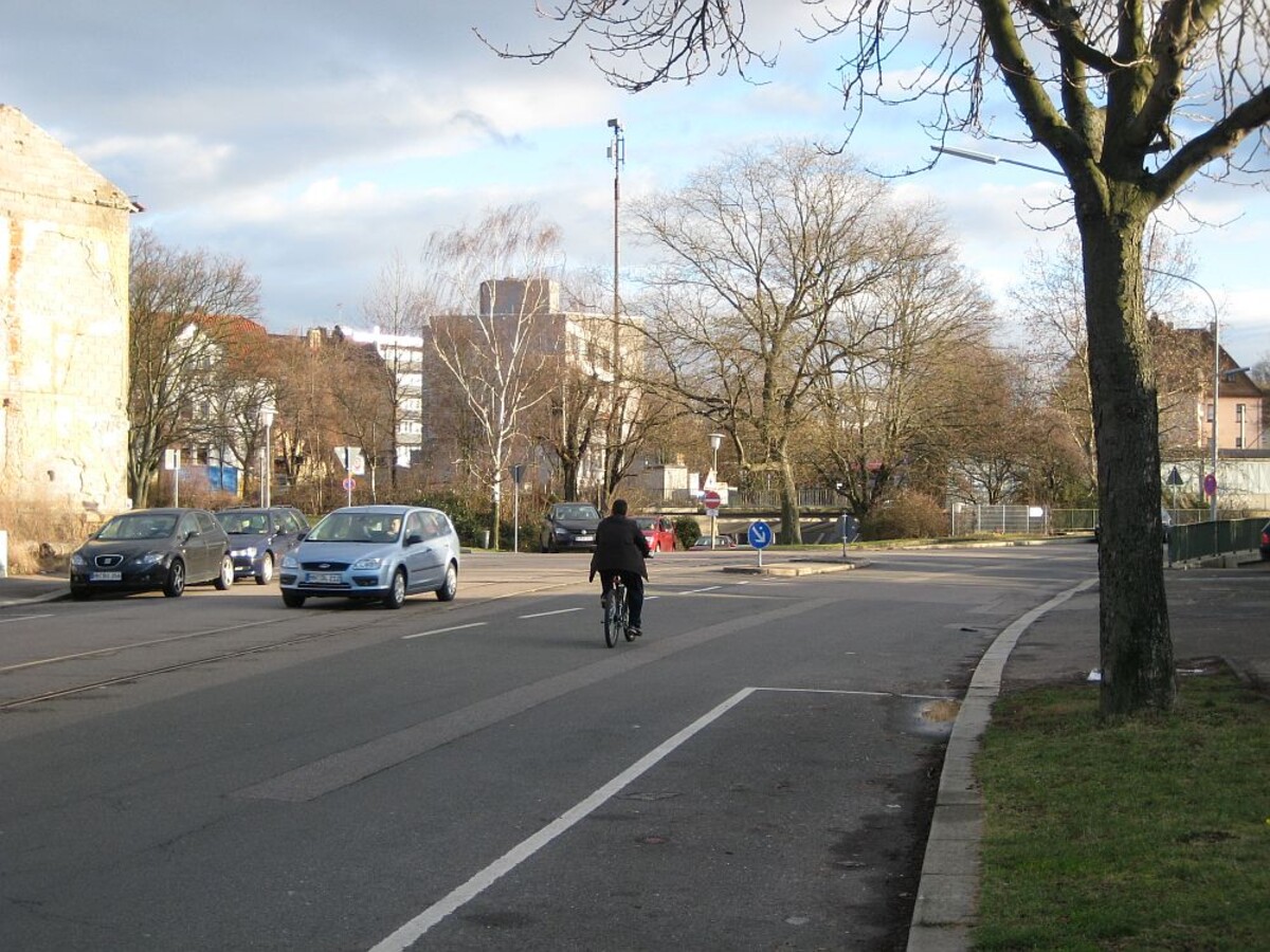 Bahnunterführung beim Sülmertor, davor Kreuzung Christoph-, Salz- und Gaswerkstraße (Foto Martin Heigold) Bahnunterführung beim Sülmertor, davor Kreuzung Christoph-, Salz- und Gaswerkstraße (Foto Martin Heigold)