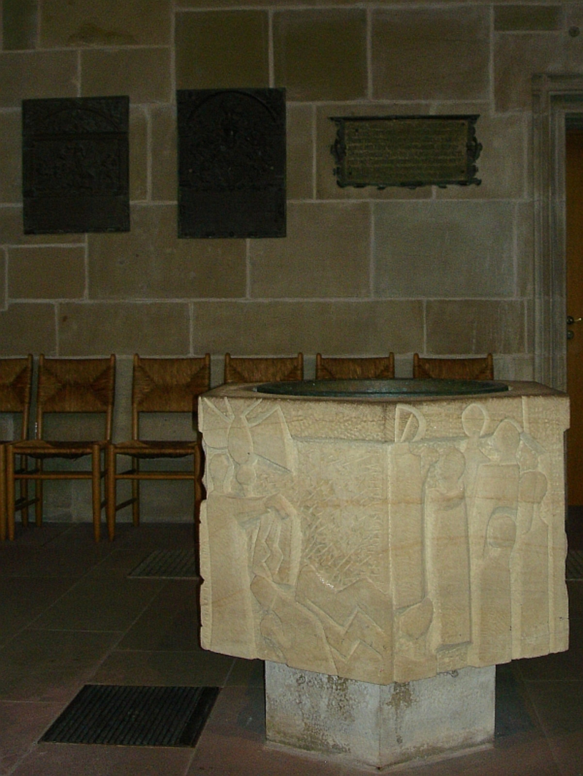 Kilianskirche - Taufstein im südlichen Seitenchor (Foto Stadtarchiv Heilbronn) Kilianskirche - Taufstein im südlichen Seitenchor (Foto Stadtarchiv Heilbronn)