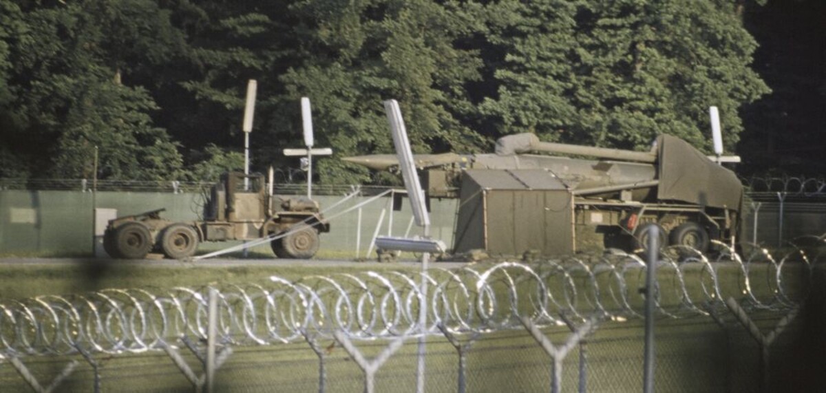 Mai 1982: Rakete auf der Waldheide (StadtA HN F010D-6; Foto: Jan Wojcik)