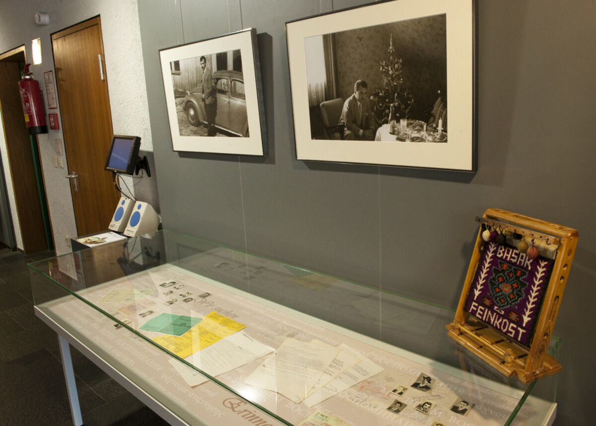 "Ein-, aus-, zugewandert" - Ausstellung 2010 (Foto Stadtarchiv Heilbronn) "Ein-, aus-, zugewandert" - Ausstellung 2010
(Foto Stadtarchiv Heilbronn)