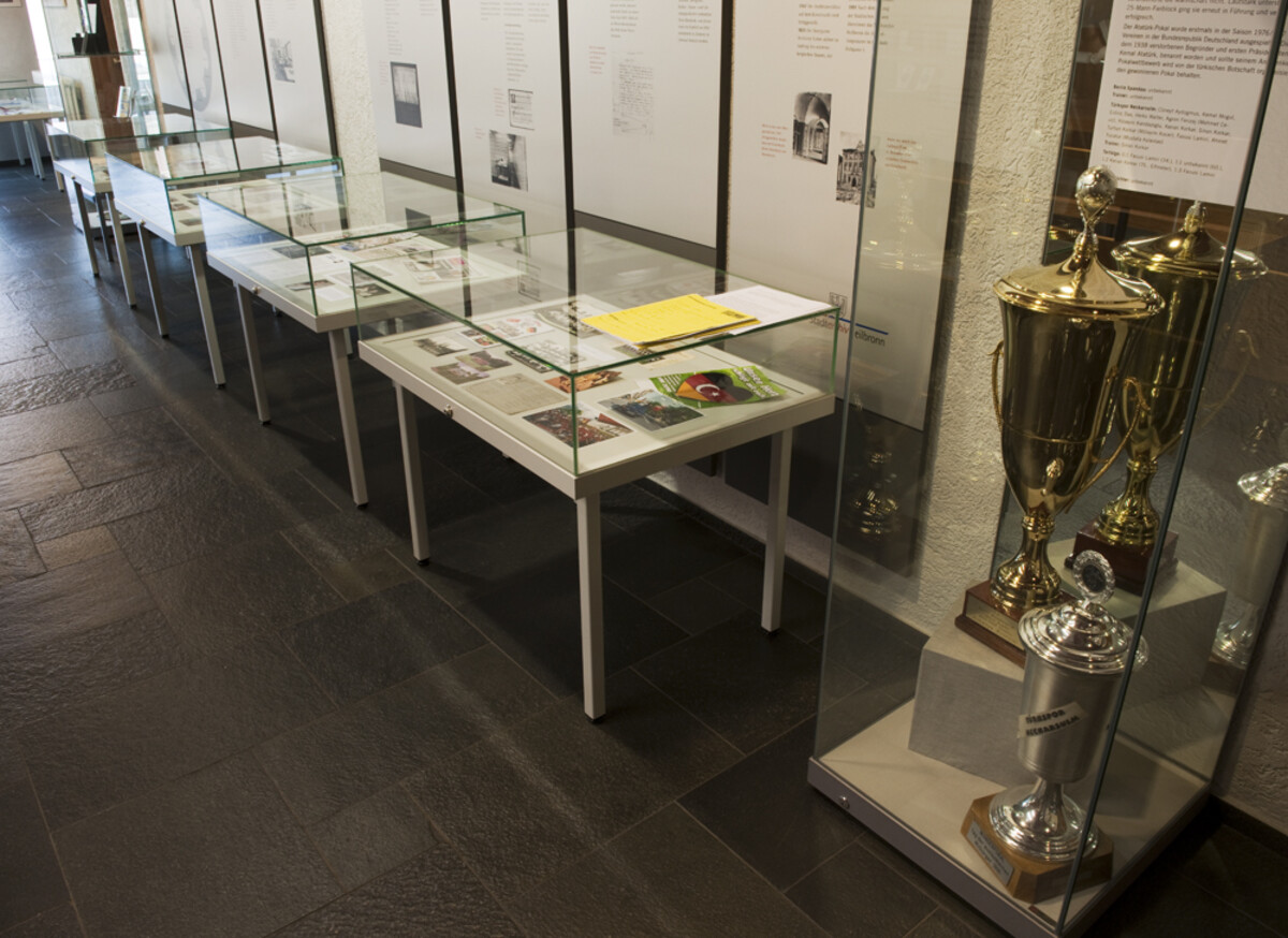 "Ein-, aus-, zugewandert" - Ausstellung 2010 (Foto Stadtarchiv Heilbronn) "Ein-, aus-, zugewandert" - Ausstellung 2010
(Foto Stadtarchiv Heilbronn)