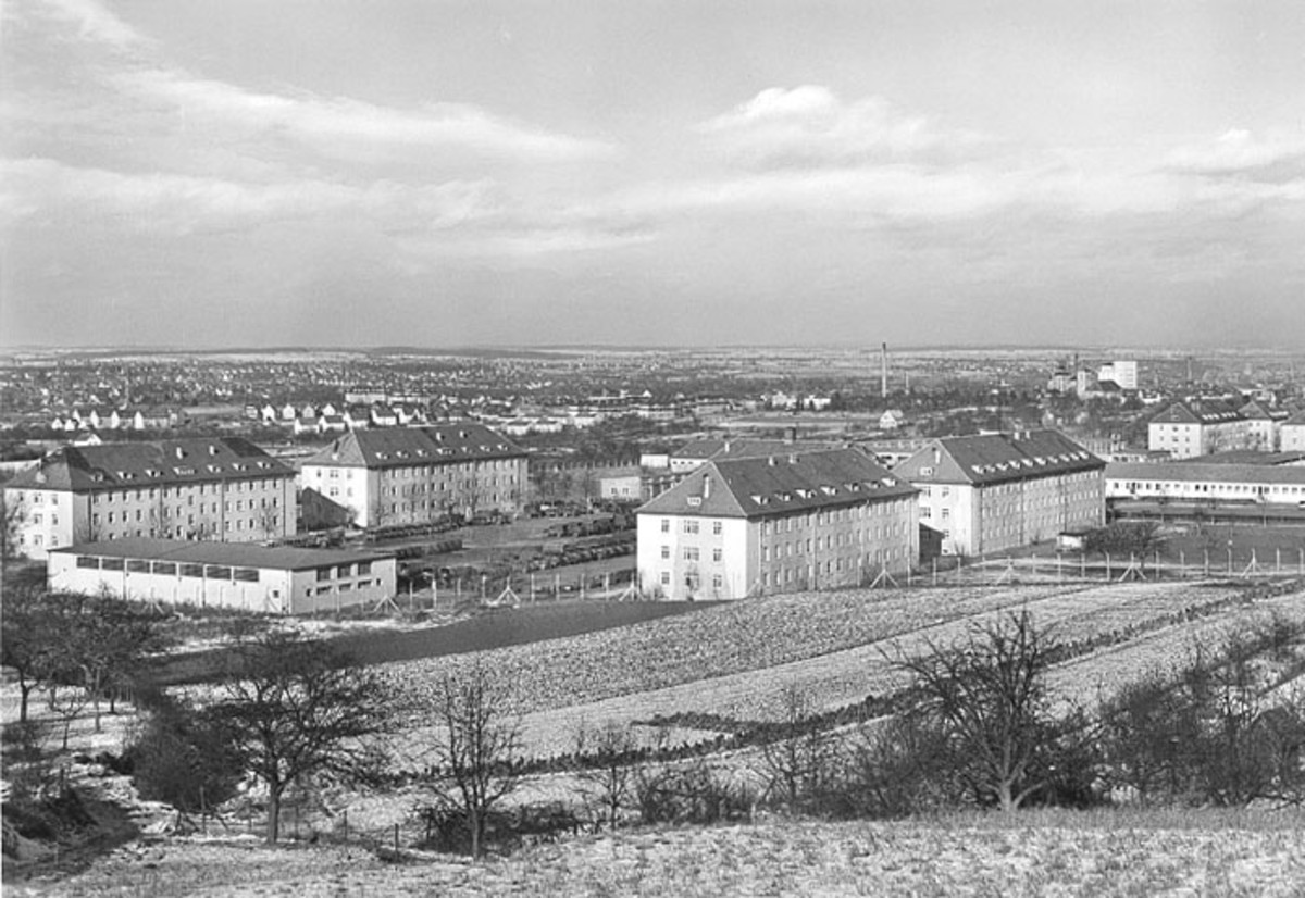 Blick auf die Schwabenhofkaserne; 1952 (Stadtarchiv Heilbronn) Blick auf die Schwabenhofkaserne; 1952
(Stadtarchiv Heilbronn)
