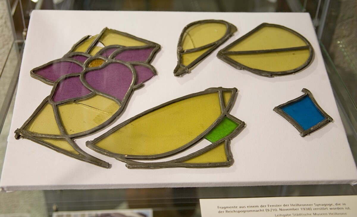 Fensterfragmente aus der Heilbronner Synagoge Fensterfragmente aus der Heilbronner Synagoge