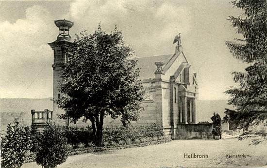 Das Krematorium auf dem Hauptfriedhof auf einer alten Postkarte.
(Stadtarchiv Heilbronn)