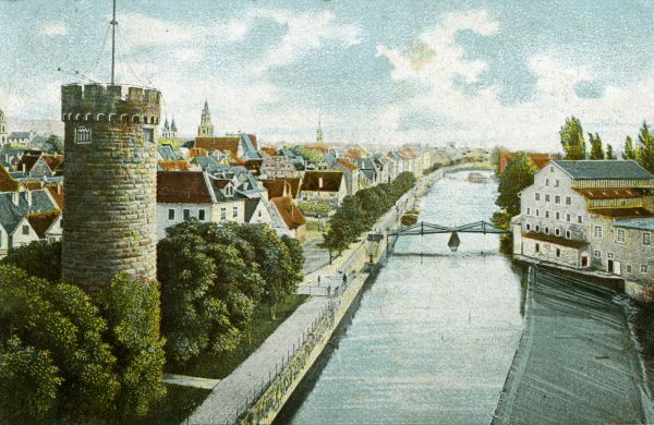 Blick vom Bollwerksturm entlang des Oberwassers über die Wehranlagen nach Süden; um 1900 
(Stadtarchiv Heilbronn)