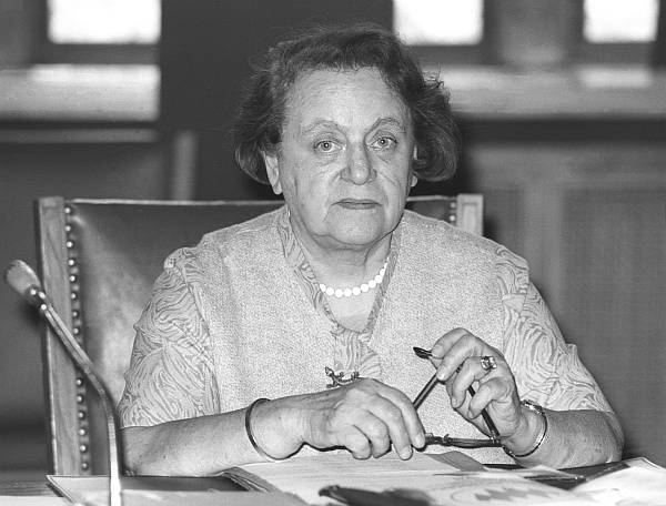 Franziska Schmidt kurz vor ihrem Ausscheiden aus dem Gemeinderat; 1970
(Stadtarchiv Heilbronn)